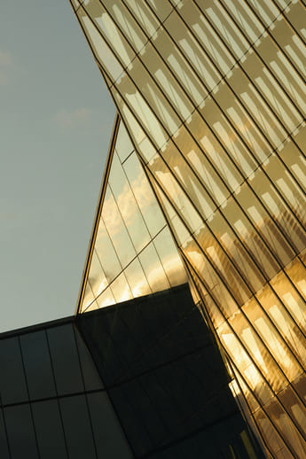 ina consulting agency helps organise moving and relocate to Dubai